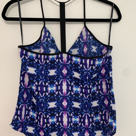 Geometric Print Top - Picture 2 of 3